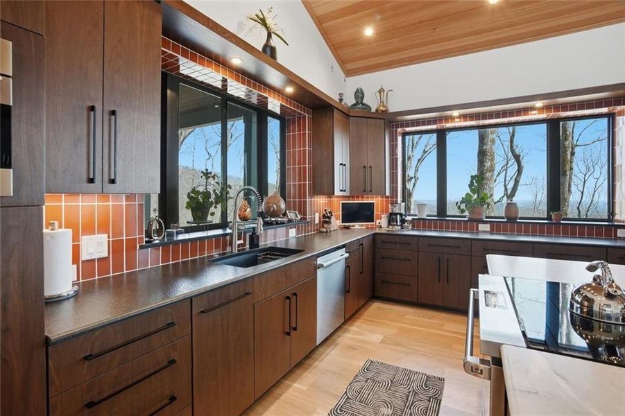 Image 36 of a home in .