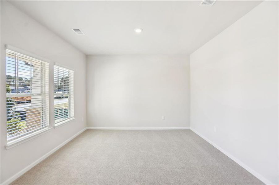 Spacious, unfurnished interior of a new home in Westmont Preserve, Powder Springs (Image 25).