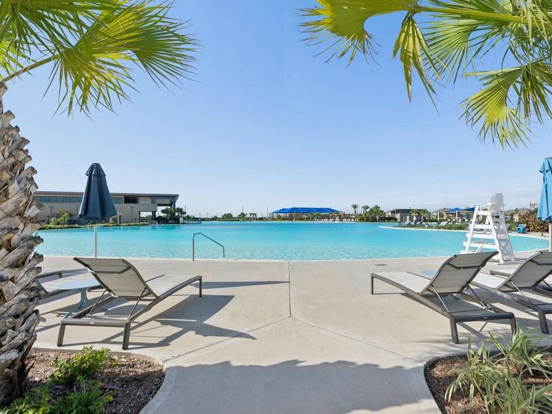 Community amenities in Sunterra, Katy (Image 29).