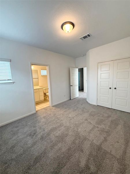 Spacious, unfurnished interior of a new home in , Iowa Colony (Image 7).