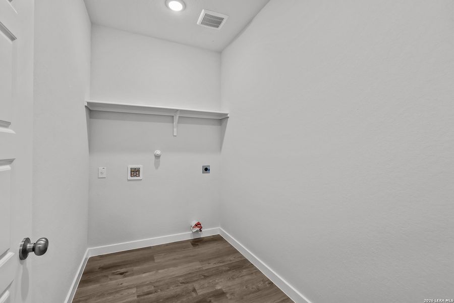 Spacious, unfurnished interior of a new home in Cinco Lakes, San Antonio (Image 31).
