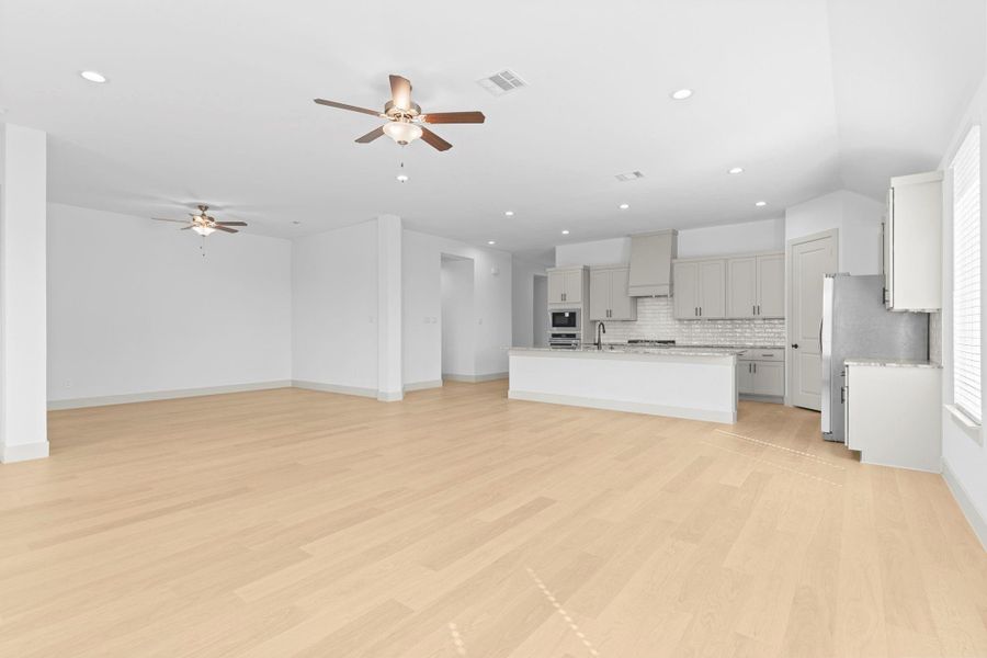 Spacious, unfurnished interior of a new home in Westland Ranch 60' Homesites, League City (Image 12).