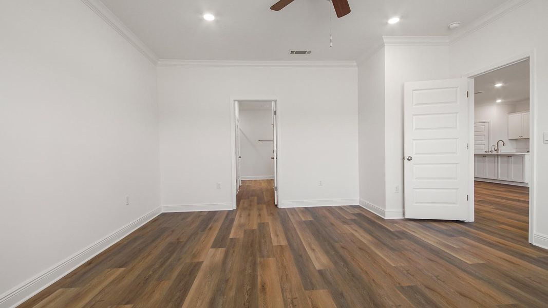 Spacious, unfurnished interior of a new home in Caballeros Estates At Hombre, Panama City Beach (Image 17).