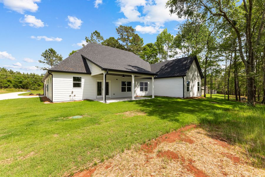Front exterior of a new home in Golfview, Thomaston, GA, highlighting curb appeal (Image 23).