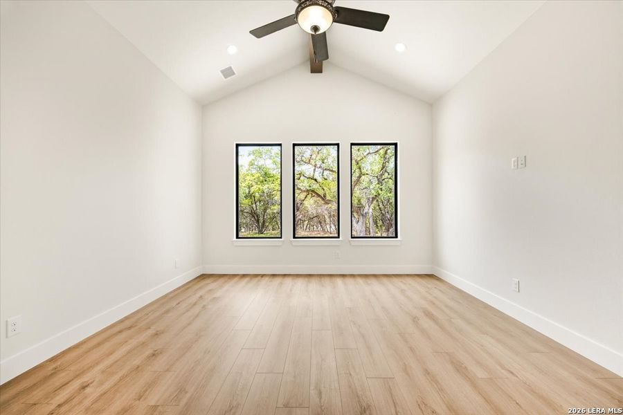 Spacious, unfurnished interior of a new home in , Canyon Lake (Image 23).