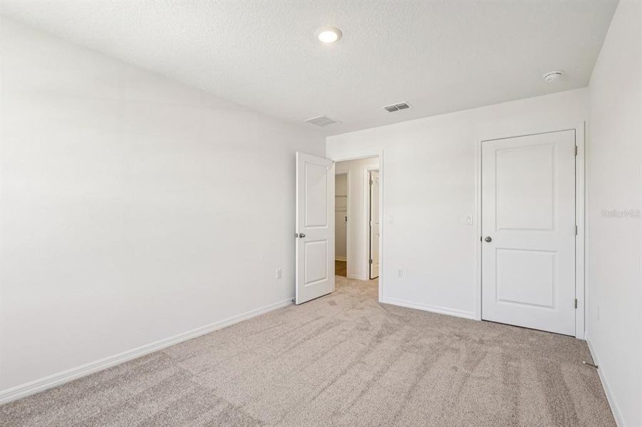 Spacious, unfurnished interior of a new home in Tyson Reserve, St. Cloud (Image 9).