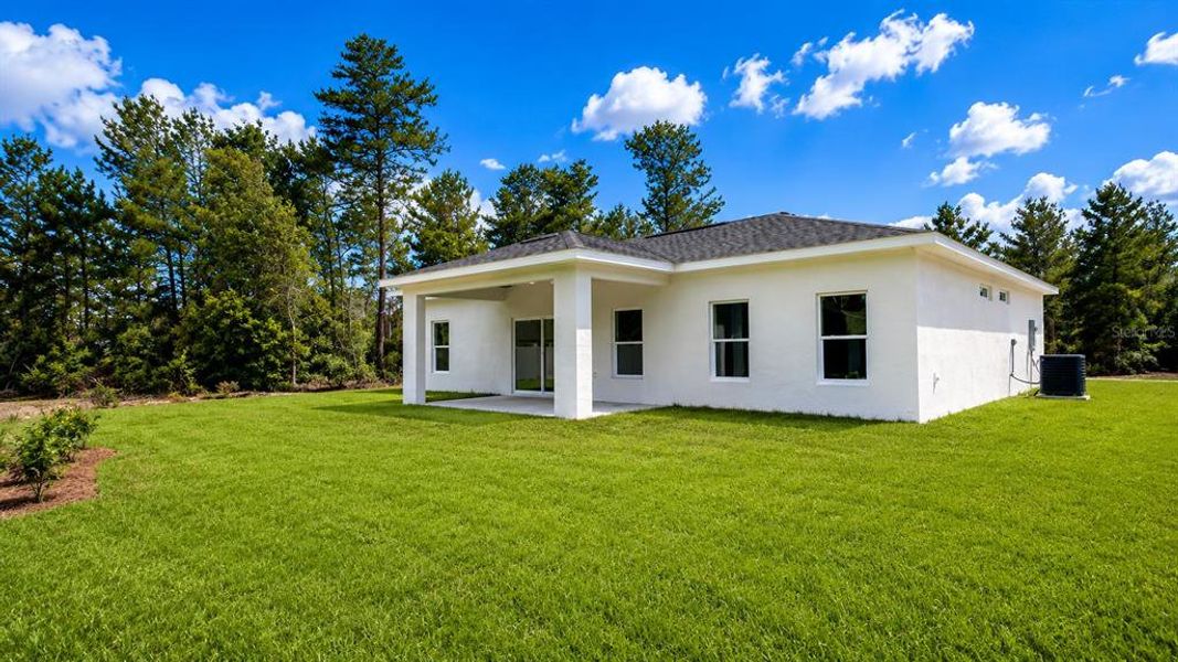Exterior details and patio area of a home in , Ocala (Image 4).