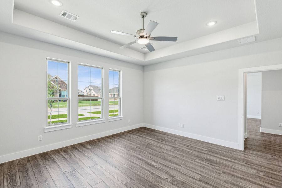 Spacious, unfurnished interior of a new home in Dove Hollow, Waxahachie (Image 25).