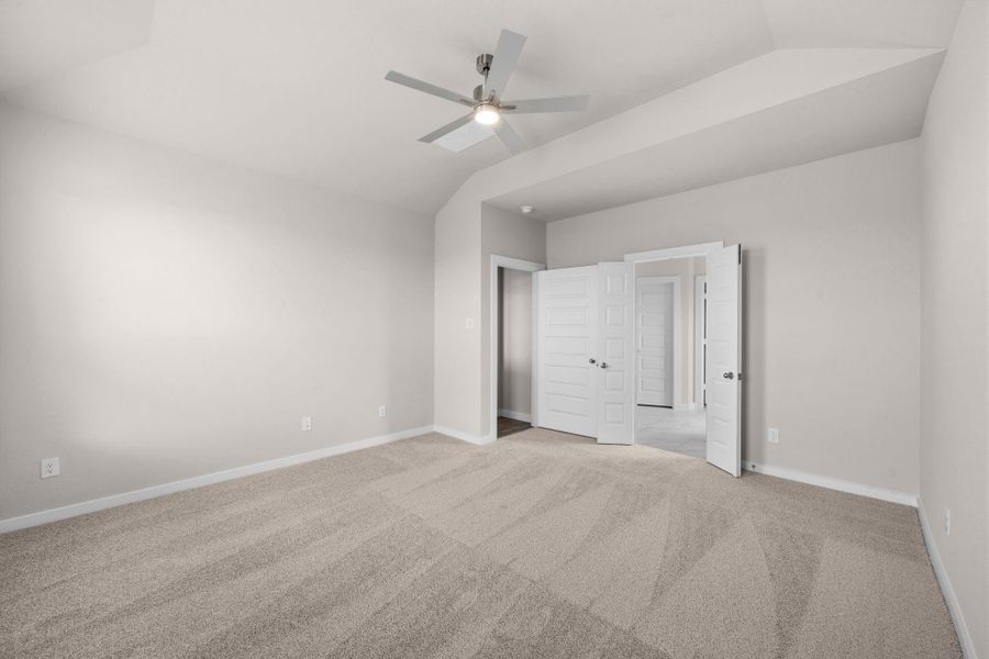 Spacious, unfurnished interior of a new home in Sunterra Lakes, Fulshear (Image 31).