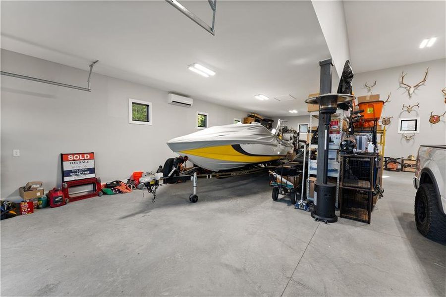 Furnished interior view inside a new home in , Jefferson (Image 84).