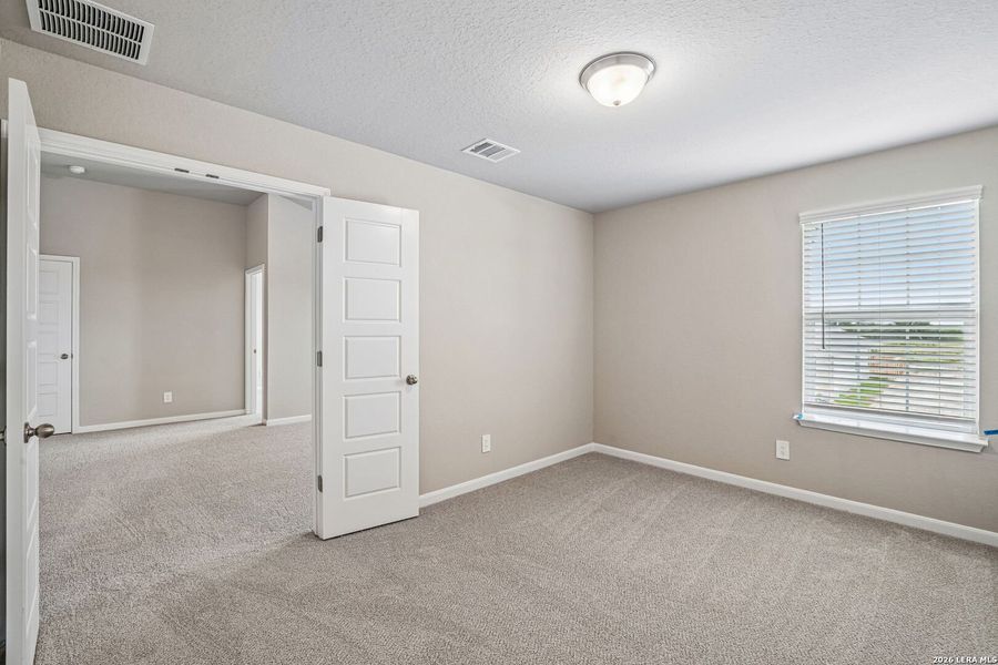 Spacious, unfurnished interior of a new home in Thomas Pond, San Antonio (Image 46). Spacious, unfurnished interior of a new home in Thomas Pond, San Antonio (Image 46).