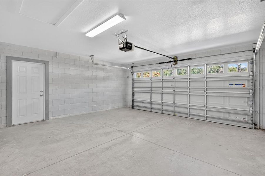 Spacious, unfurnished interior of a new home in , Mount Dora (Image 25).