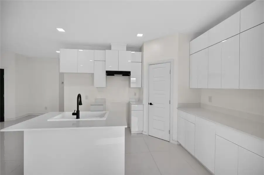 Furnished interior view inside a new home in , Donna (Image 4).