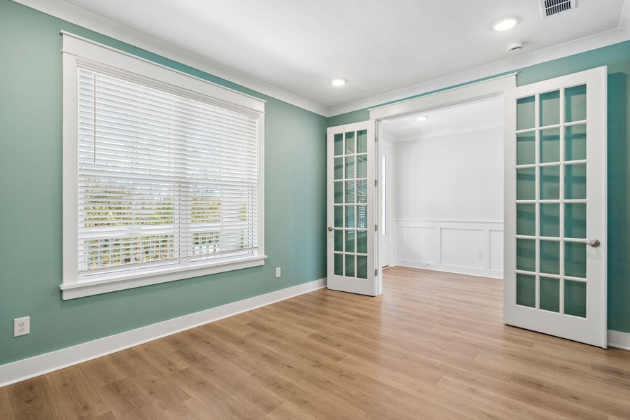 Spacious, unfurnished interior of a new home in Liberty Hill Farm, Mount Pleasant (Image 27).