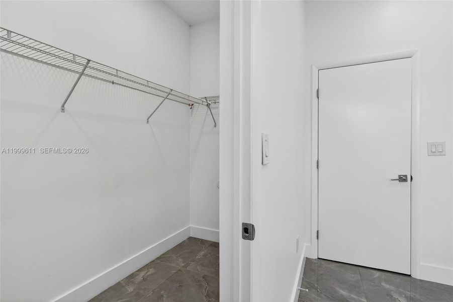 Spacious, unfurnished interior of a new home in , Fort Lauderdale (Image 31).