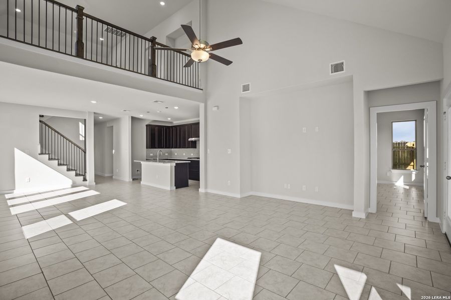 Spacious, unfurnished interior of a new home in Stillwater Ranch, San Antonio (Image 37).