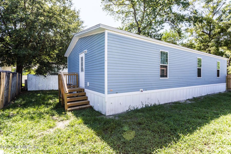 Exterior details and patio area of a home in , Jacksonville (Image 15).