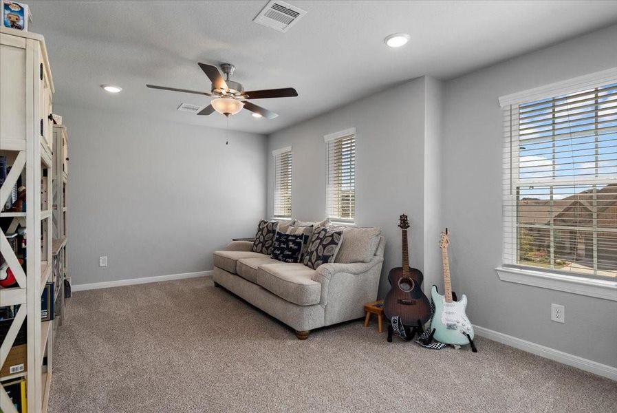 Furnished interior view inside a new home in The Grand Prairie 40’, Hockley (Image 37).