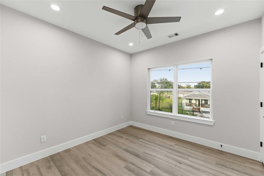 Spacious, unfurnished interior of a new home in , Houston (Image 14).