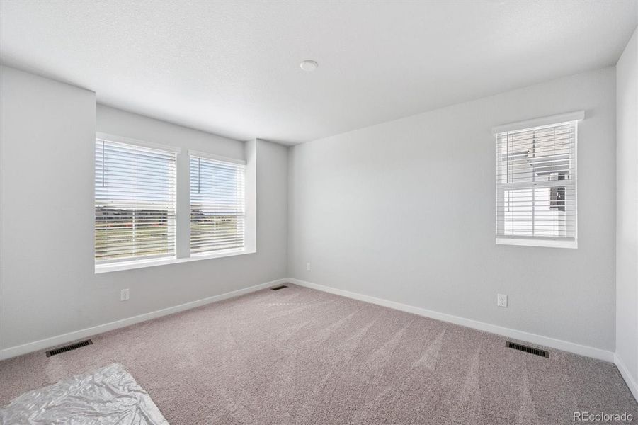 Spacious, unfurnished interior of a new home in Legato, Commerce City (Image 12).