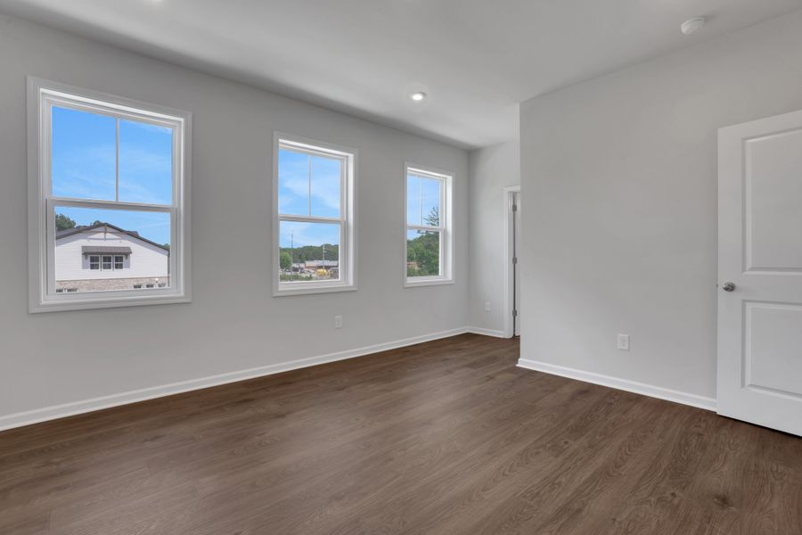 Spacious, unfurnished interior of a new home in Towne Village at Suwanee Dam, Sugar Hill (Image 26).