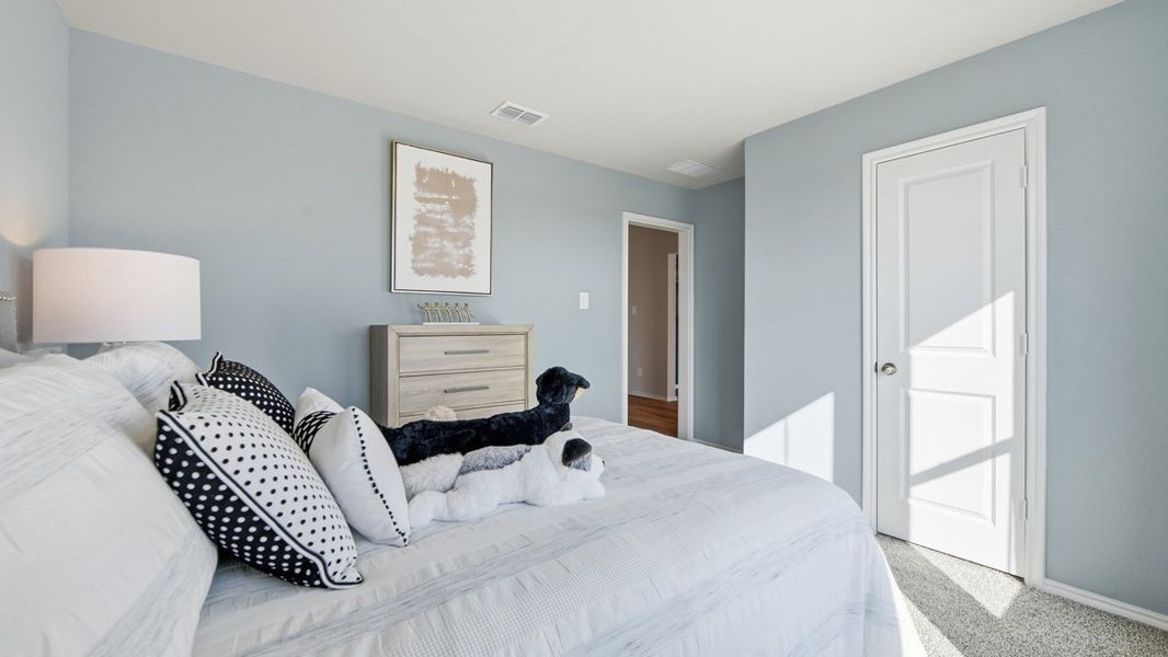 Representative furnished interior of a home built from the Texas Cali by D.R. Horton in Dry Creek, Bridgeport (Image 39).