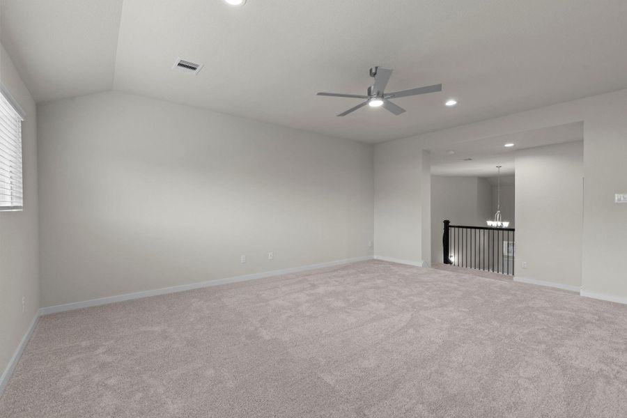 Spacious, unfurnished interior of a new home in Barton Creek Ranch, Conroe (Image 21).
