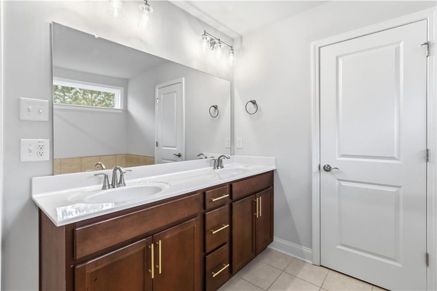 Furnished interior view inside a new home in Everton, Peachtree City (Image 8).