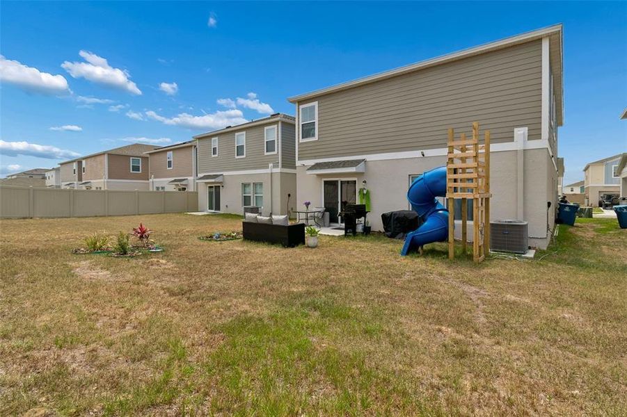 Exterior details and patio area of a home in , Haines City (Image 31).