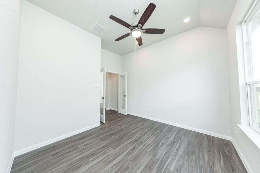 Spacious, unfurnished interior of a new home in Bluestem, Brookshire (Image 18). Spacious, unfurnished interior of a new home in Bluestem, Brookshire (Image 18).