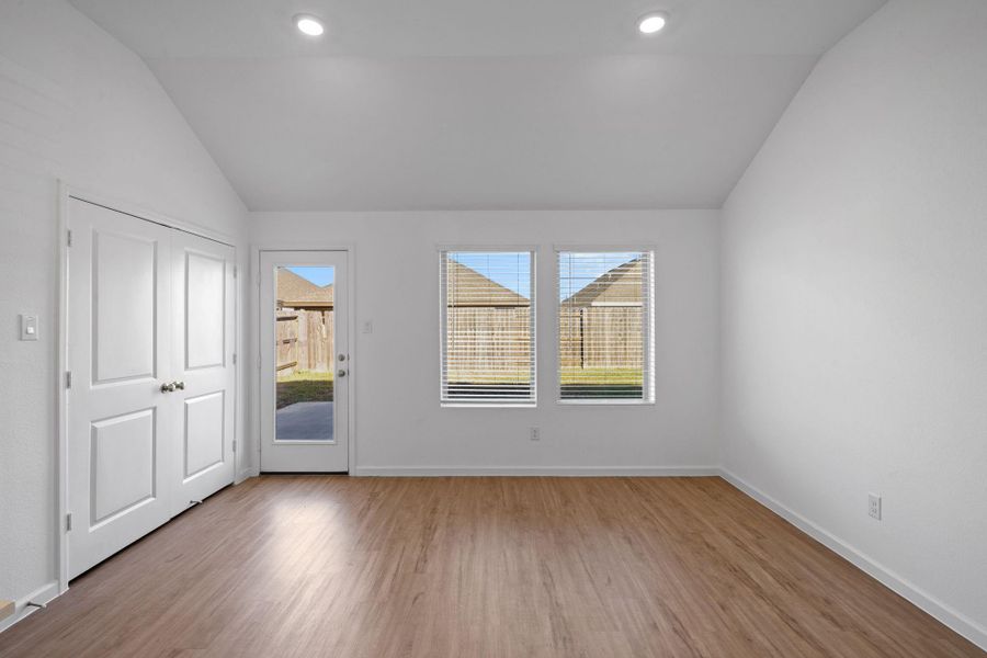 Just off the kitchen is a perfect spot for a breakfast nook, with natural light streaming in from the windows and direct access to the backyard, it’s an easy place to imagine slow weekend mornings, quick lunches, or keeping an eye on the kids or pets as they play outside.