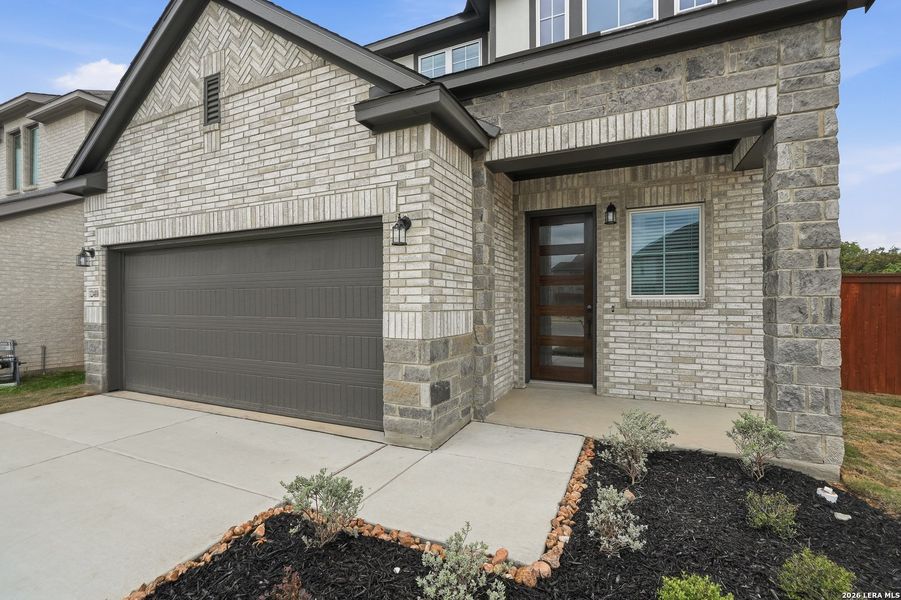 Exterior details and patio area of a home in Stillwater Ranch, San Antonio (Image 27).