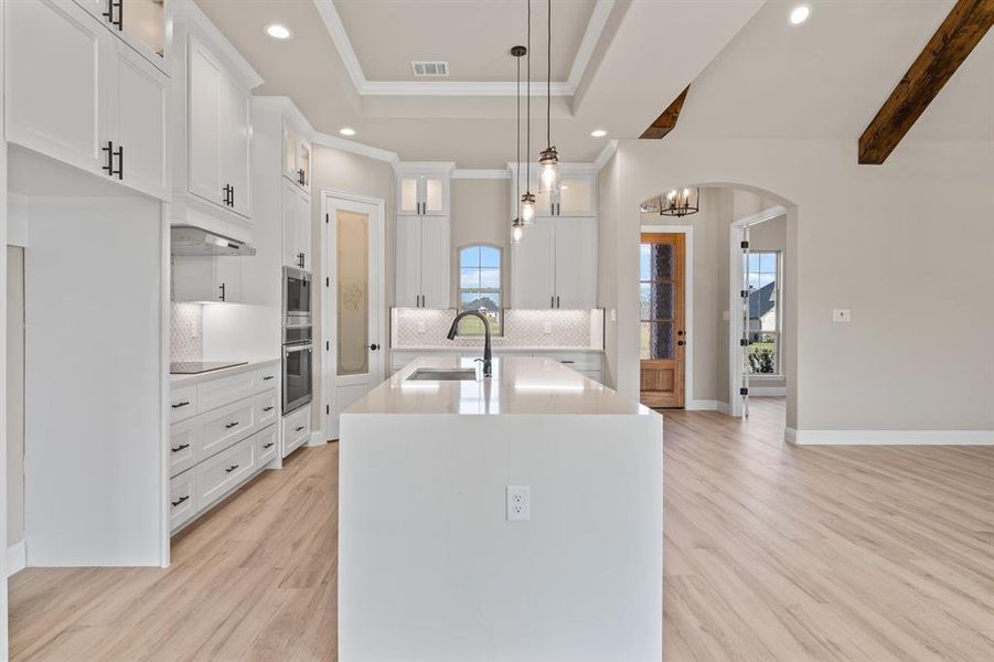 Look at that waterfall edge on the island! Look at that waterfall edge on the island!