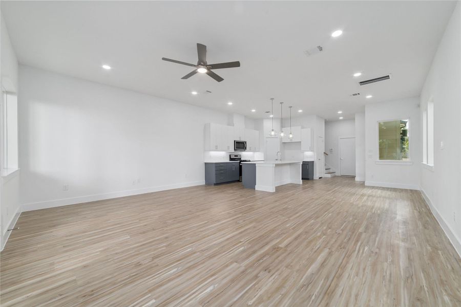 Spacious, unfurnished interior of a new home in , Houston (Image 20).
