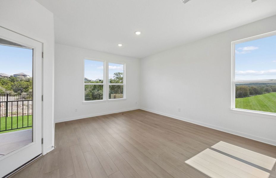 Spacious, unfurnished interior of a new home in Crescent Bluff, Georgetown (Image 23).