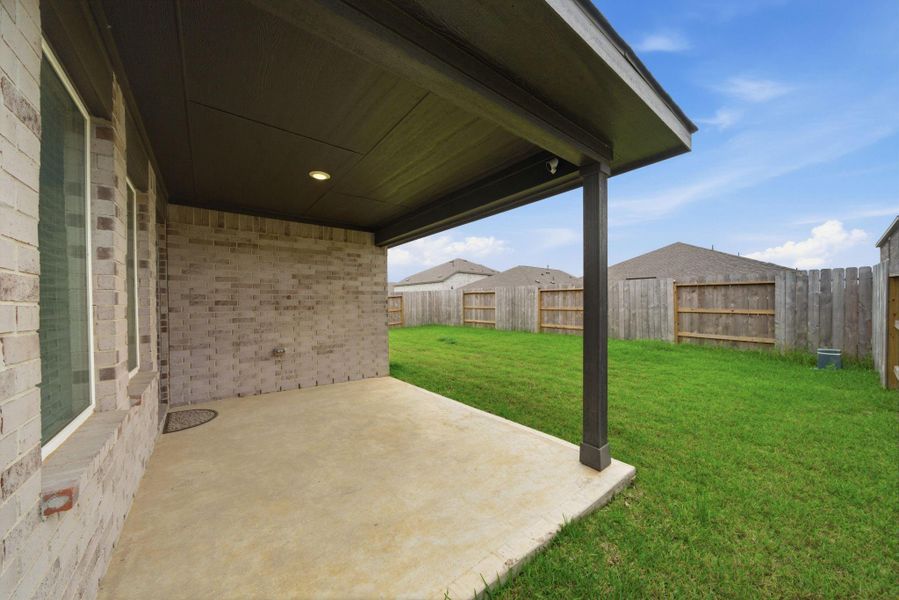 Exterior details and patio area of a home in , Hockley (Image 4).