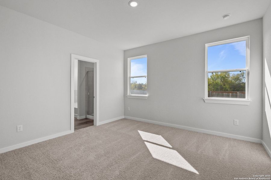 Spacious, unfurnished interior of a new home in Cinco Lakes, San Antonio (Image 23).