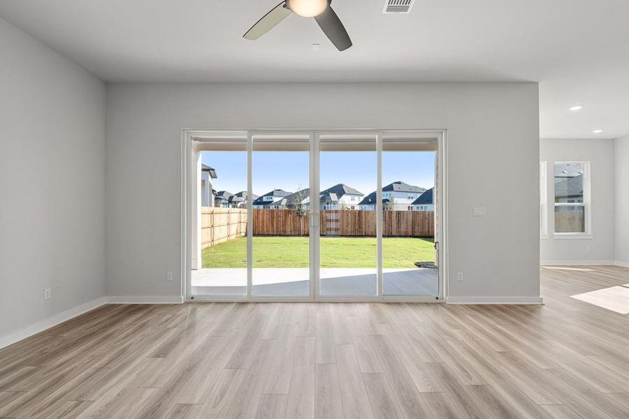 Spacious, unfurnished interior of a new home in Heritage, Dripping Springs (Image 30).
