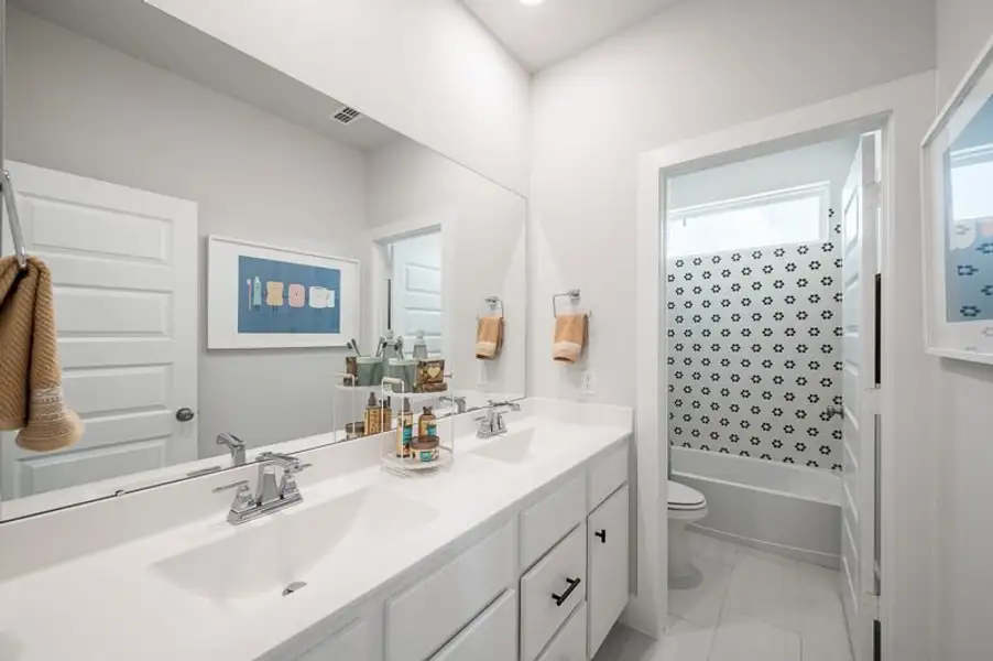 Representative furnished interior of a home built from the Tanager by Tri Pointe Homes in Oakhill Reserve 45’, Tomball (Image 36). Representative furnished interior of a home built from the Tanager by Tri Pointe Homes in Oakhill Reserve 45’, Tomball (Image 36).