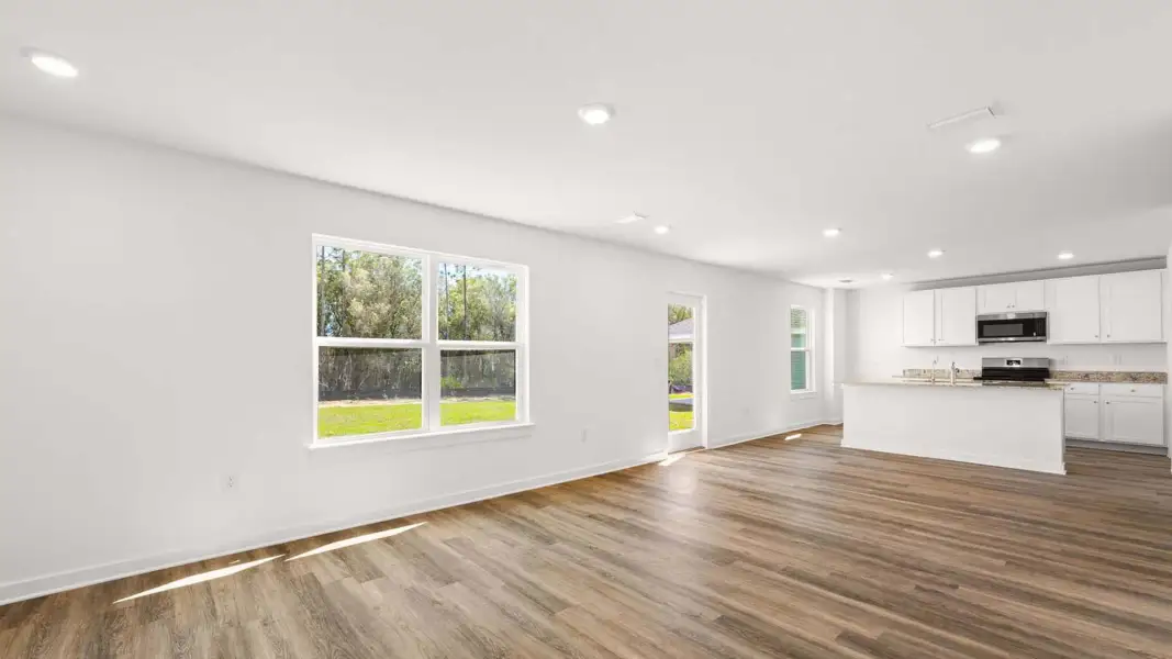 Spacious, unfurnished interior of a new home in Magnolia at the Bluffs Phase 3, Freeport (Image 14).