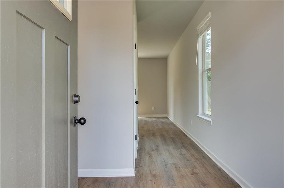 Spacious, unfurnished interior of a new home in Towne Center, Hampton (Image 15).