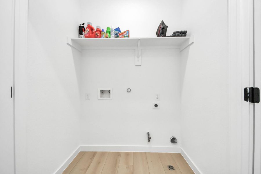 Laundry-Room with gas and electric dryer connections Laundry-Room with gas and electric dryer connections