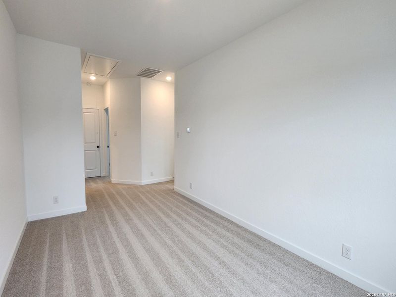 Spacious, unfurnished interior of a new home in Arcadia Ridge, San Antonio (Image 25).