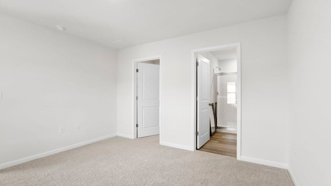 Spacious, unfurnished interior of a new home in Seneca Falls, Seneca (Image 27).