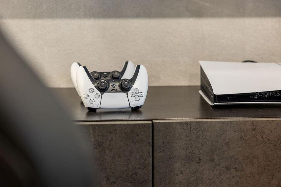 Furnished interior view inside a new home in , Clermont (Image 75).