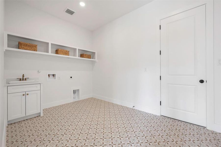 Spacious, unfurnished interior of a new home in , McKinney (Image 29). Spacious, unfurnished interior of a new home in , McKinney (Image 29).