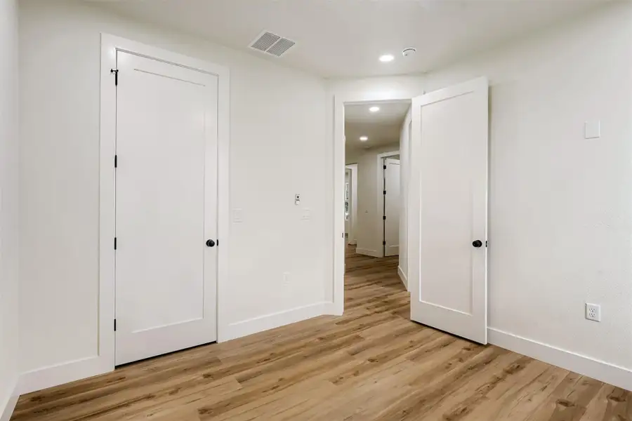 Spacious, unfurnished interior of a new home in , Bastrop (Image 17).