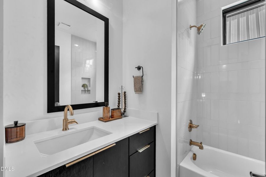 28-512 Gordon St 402-19