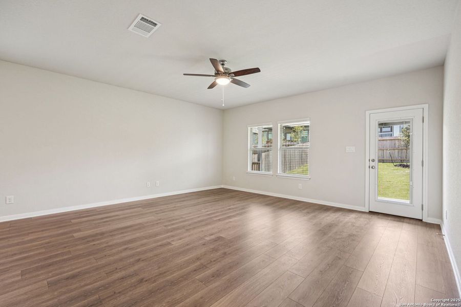 Spacious, unfurnished interior of a new home in Comanche Ridge, San Antonio (Image 20). Spacious, unfurnished interior of a new home in Comanche Ridge, San Antonio (Image 20).