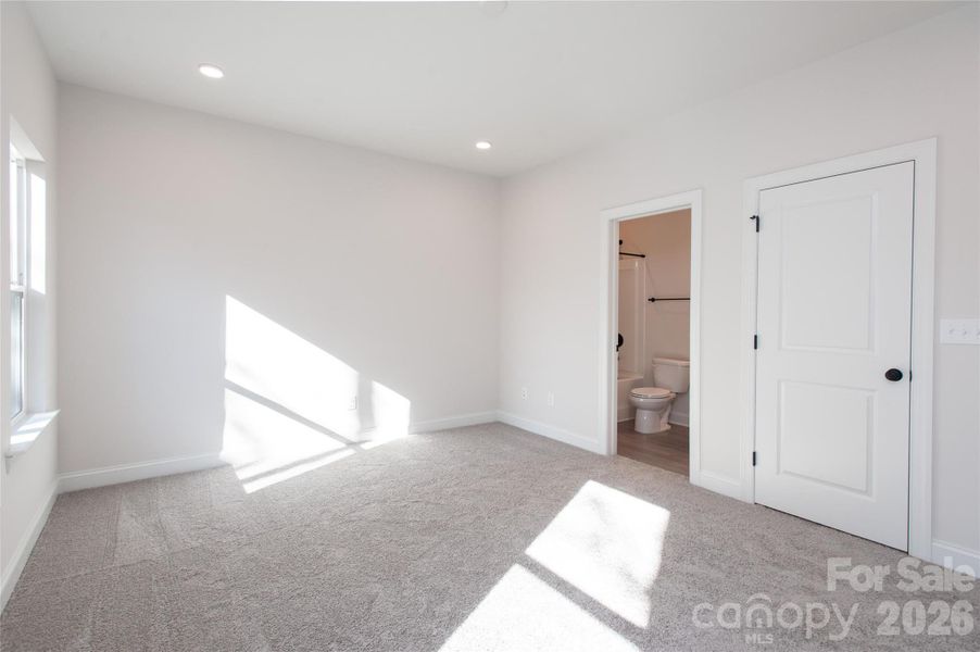Spacious, unfurnished interior of a new home in , Stanley (Image 14).